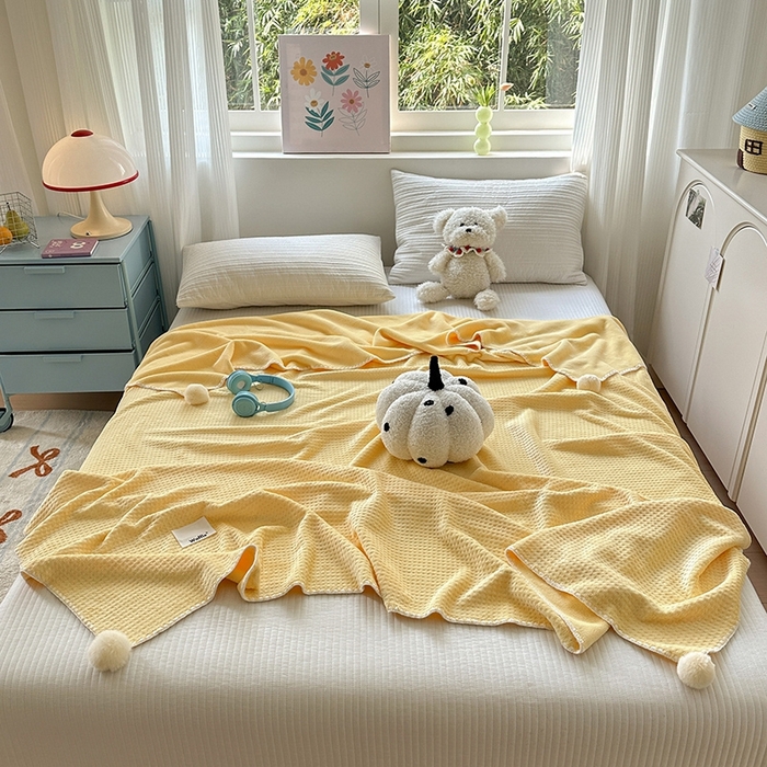 91家纺网 家纺一手货源 找家纺 艾佳 2025新款华夫格升级版毛球款四季毯盖毯毛毯毯子 奶球黄