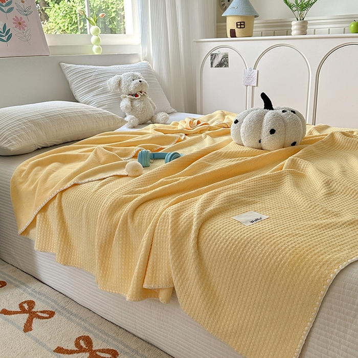 91家纺网 家纺一手货源 找家纺 艾佳 2025新款华夫格升级版毛球款四季毯盖毯毛毯毯子 奶球黄