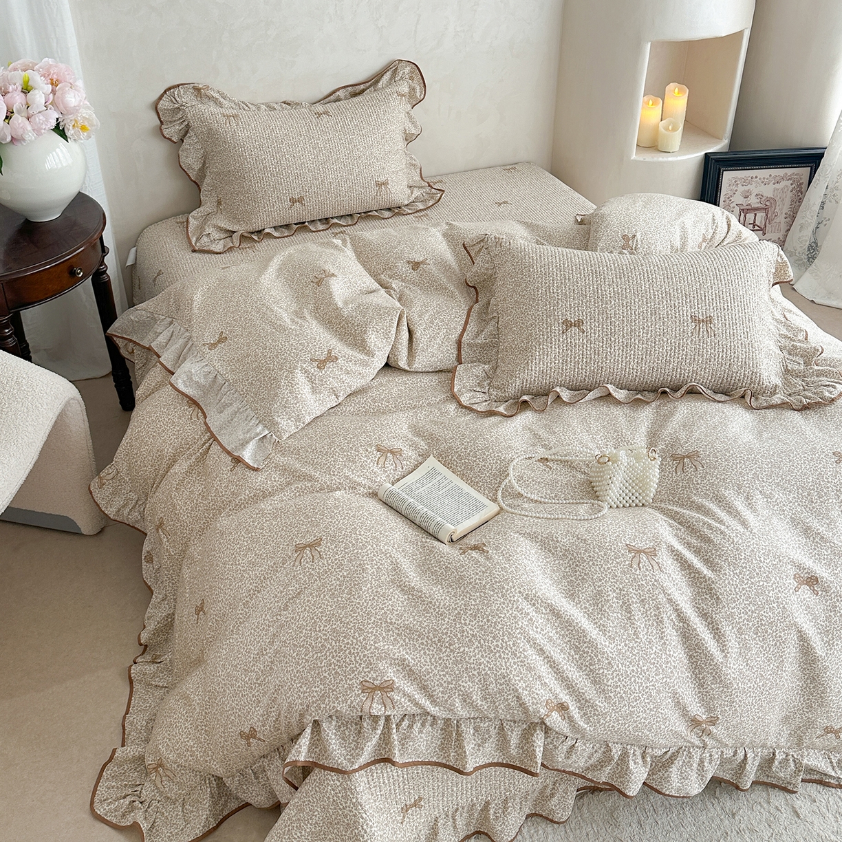 91家纺网 家纺一手货源 找家纺 琳可家居2025新款全棉印花花边床盖可搭配同款被套 蝴蝶结-浅咖