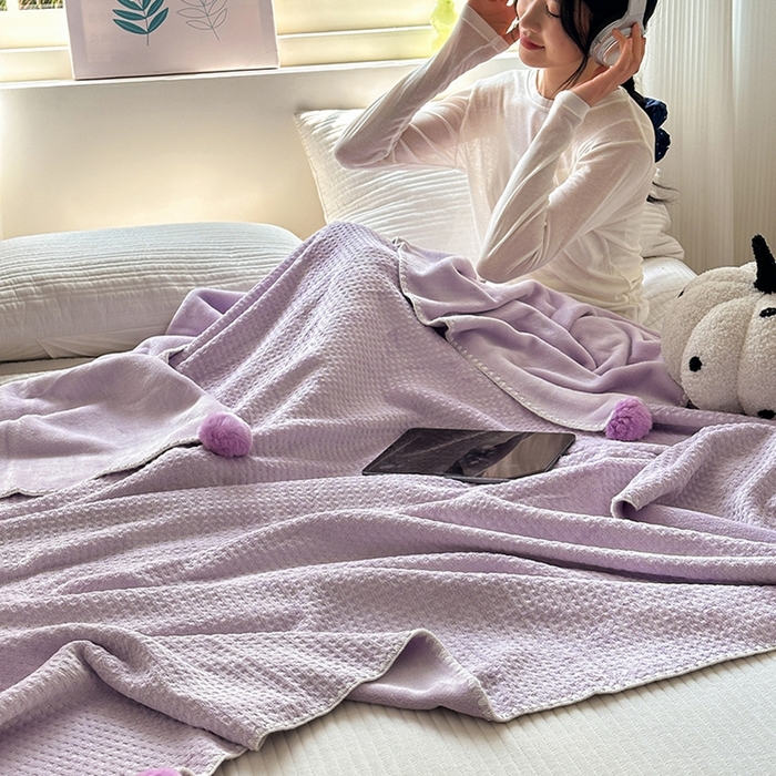 91家纺网 家纺一手货源 找家纺 艾佳 2025新款华夫格升级版毛球款四季毯盖毯毛毯毯子 浅球紫