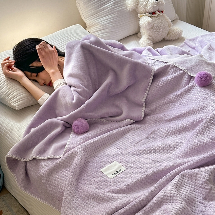 91家纺网 家纺一手货源 找家纺 艾佳 2025新款华夫格升级版毛球款四季毯盖毯毛毯毯子 浅球紫