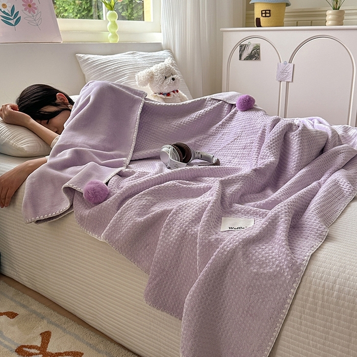 91家纺网 家纺一手货源 找家纺 艾佳 2025新款华夫格升级版毛球款四季毯盖毯毛毯毯子 浅球紫