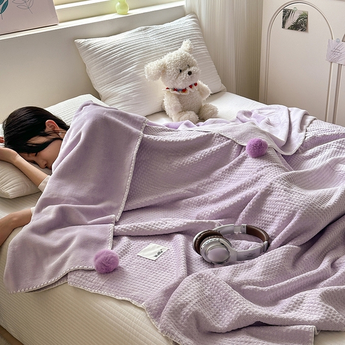 91家纺网 家纺一手货源 找家纺 艾佳 2025新款华夫格升级版毛球款四季毯盖毯毛毯毯子 浅球紫
