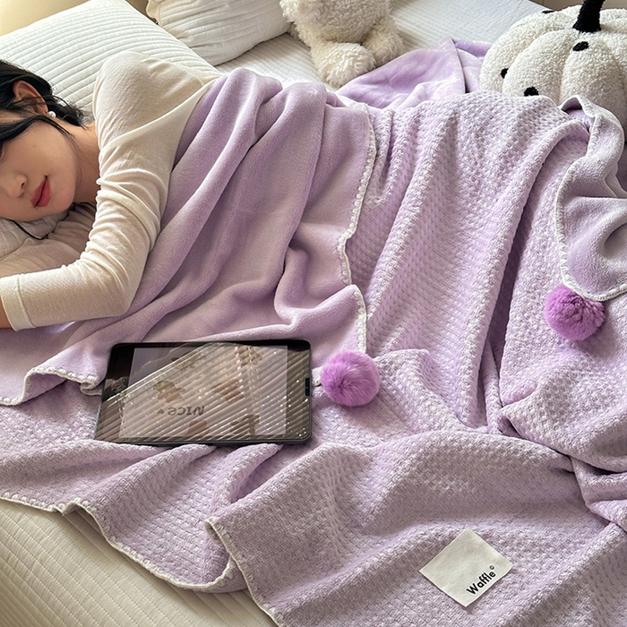 91家纺网 家纺一手货源 找家纺 艾佳 2025新款华夫格升级版毛球款四季毯盖毯毛毯毯子 浅球紫