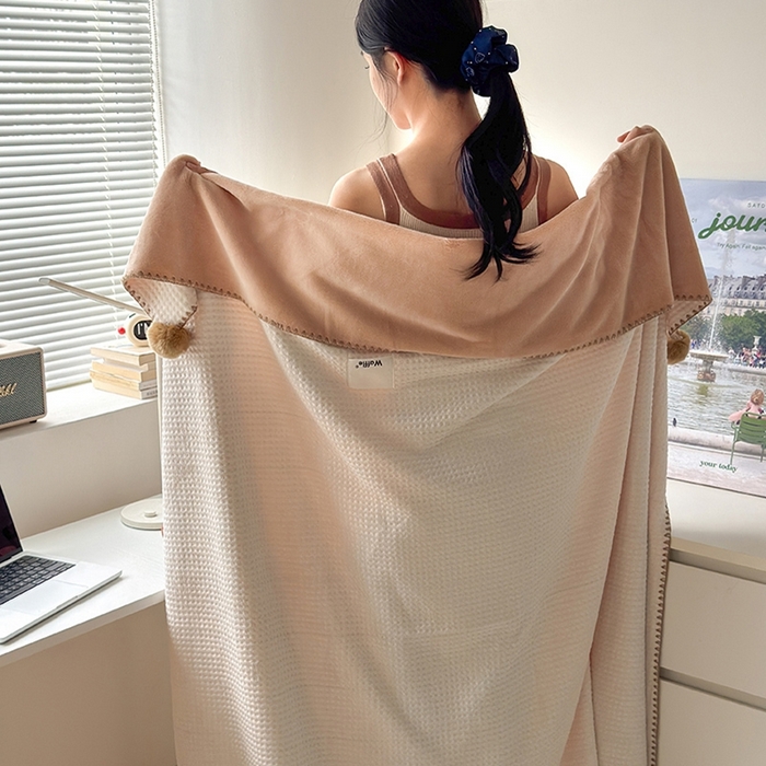 91家纺网 家纺一手货源 找家纺 艾佳 2025新款华夫格升级版毛球款四季毯盖毯毛毯毯子 乳白球咖