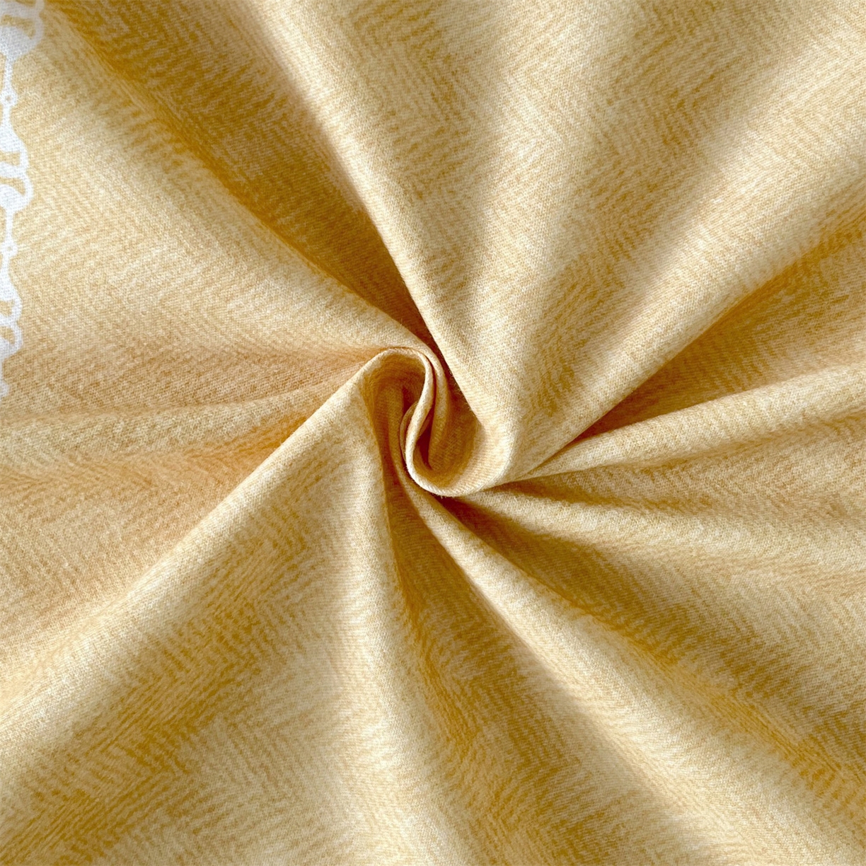 91家纺网 家纺一手货源 找家纺 曼秀琳 2025秋冬新款全棉磨毛印花四件套 爱旅生活-黄