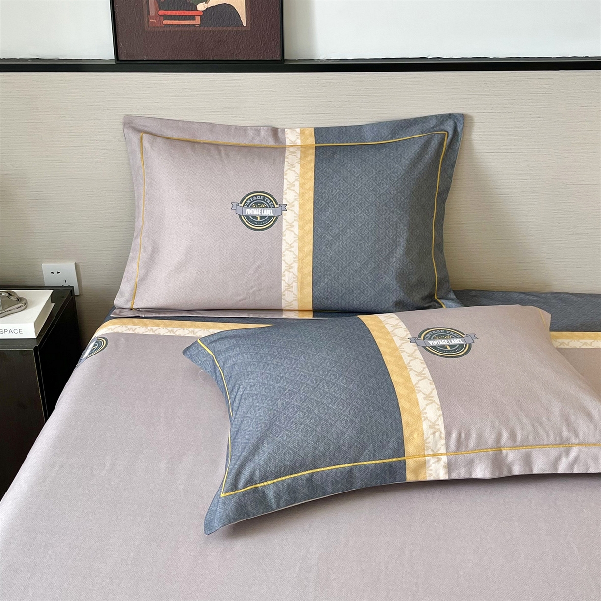 91家纺网 家纺一手货源 找家纺 曼秀琳 2025秋冬新款全棉磨毛印花四件套 爱旅生活-黄