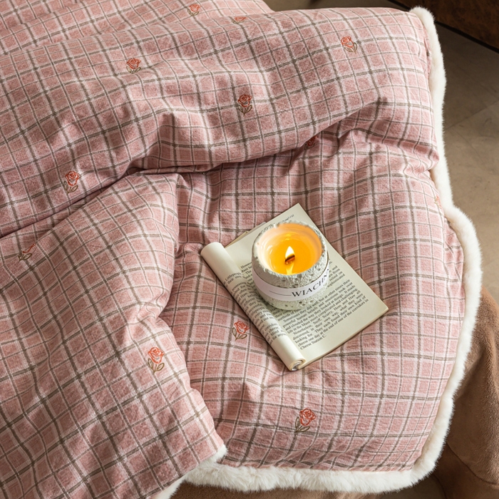 91家纺网 家纺一手货源 找家纺 迷尚家居 2025新款复古色织棉麻牛奶绒棉加绒四件套 秋恋红-绒