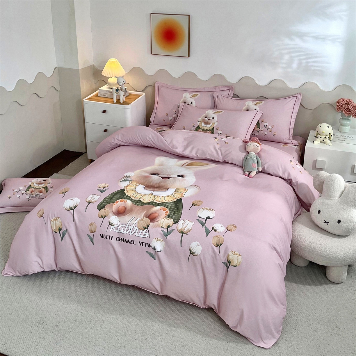 91家纺网 家纺一手货源 找家纺 曼秀琳 2025秋冬新款全棉磨毛印花四件套 开心萌兔-粉