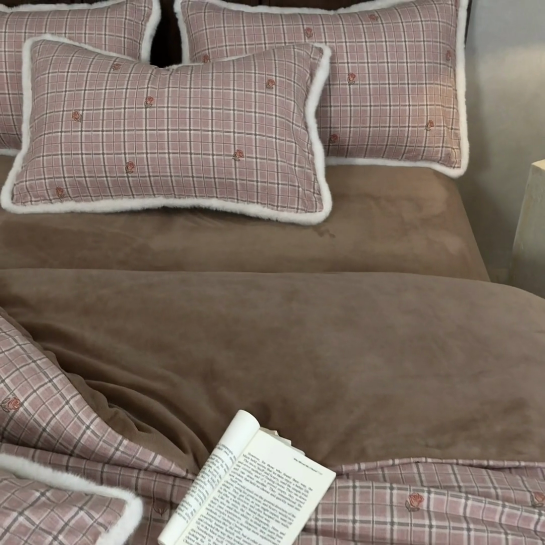 91家纺网 家纺一手货源 找家纺 迷尚家居 2025新款复古色织棉麻牛奶绒棉加绒四件套 秋恋红-绒