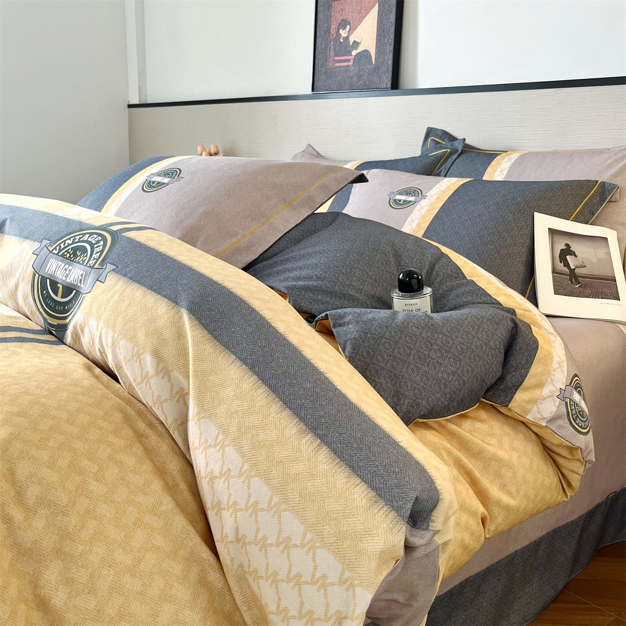 91家纺网 家纺一手货源 找家纺 曼秀琳 2025秋冬新款全棉磨毛印花四件套 爱旅生活-黄