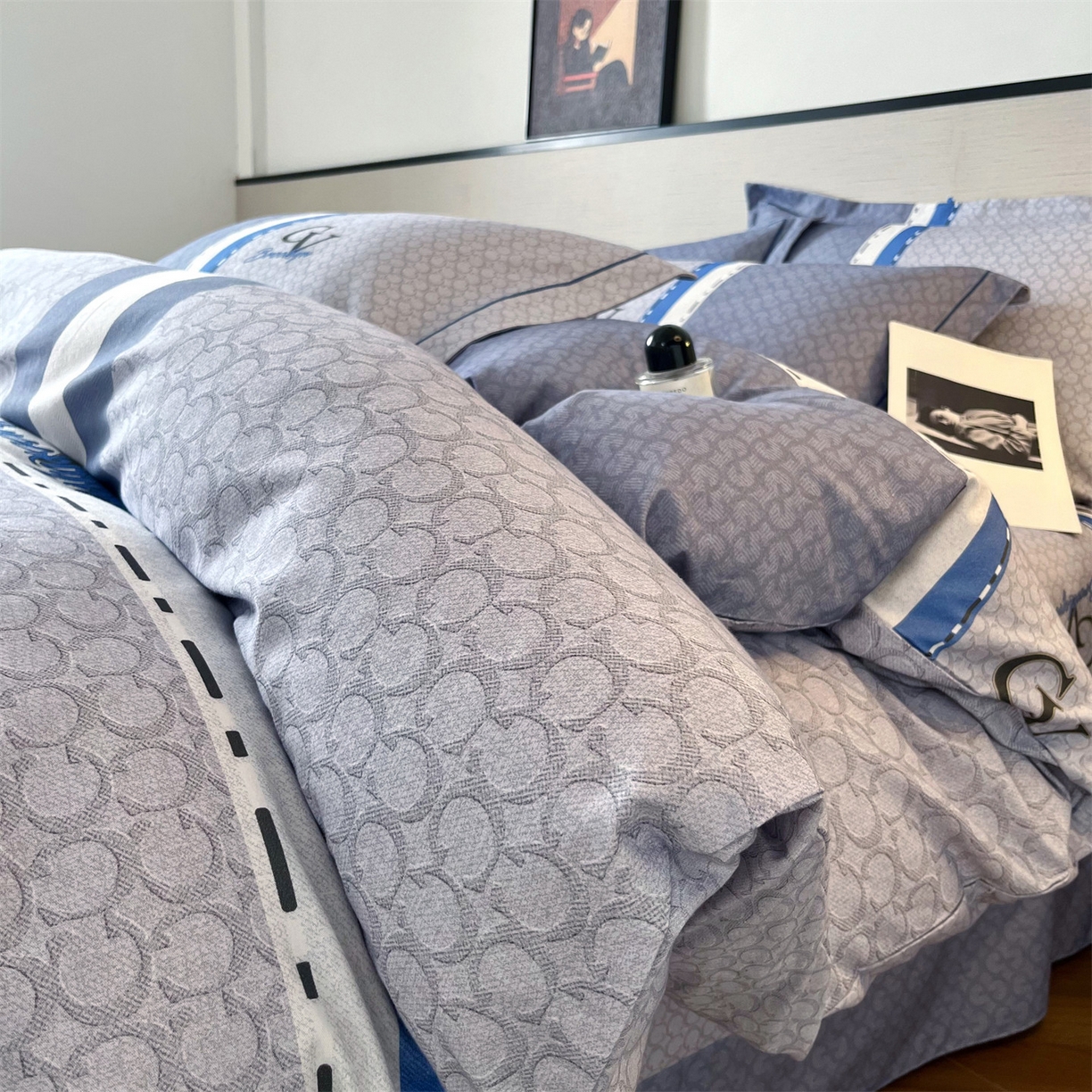 91家纺网 家纺一手货源 找家纺 曼秀琳 2025秋冬新款全棉磨毛印花四件套 思维-兰