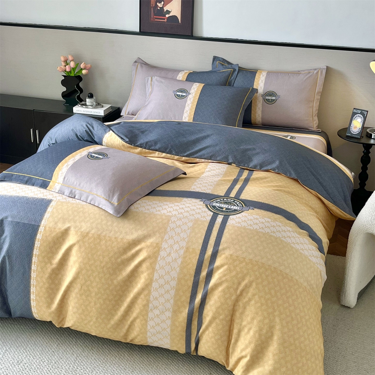 91家纺网 家纺一手货源 找家纺 曼秀琳 2025秋冬新款全棉磨毛印花四件套 爱旅生活-黄