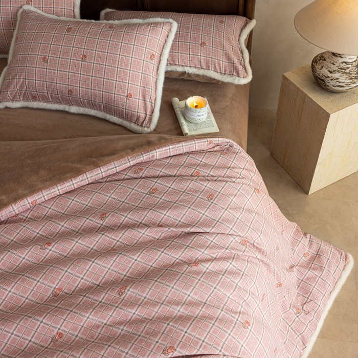 91家纺网 家纺一手货源 找家纺 迷尚家居 2025新款复古色织棉麻牛奶绒棉加绒四件套 秋恋红-绒