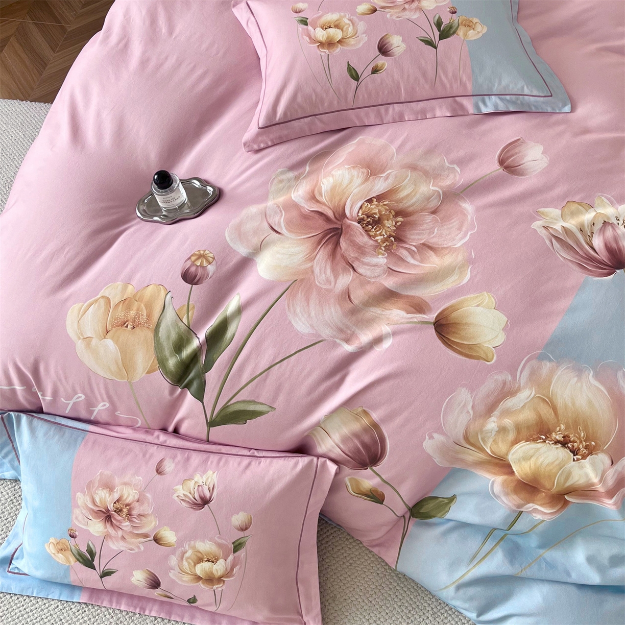 91家纺网 家纺一手货源 找家纺 曼秀琳 2025秋冬新款全棉磨毛印花四件套 岸芷汀兰-粉