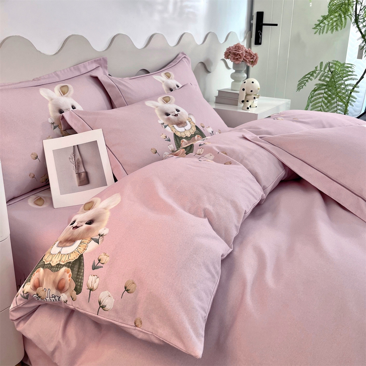 91家纺网 家纺一手货源 找家纺 曼秀琳 2025秋冬新款全棉磨毛印花四件套 开心萌兔-粉