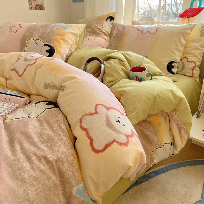 91家纺网 家纺一手货源 找家纺 瑞莱 2025新款开学季全棉纯棉萌趣印花四件套 蜡笔企鹅兔