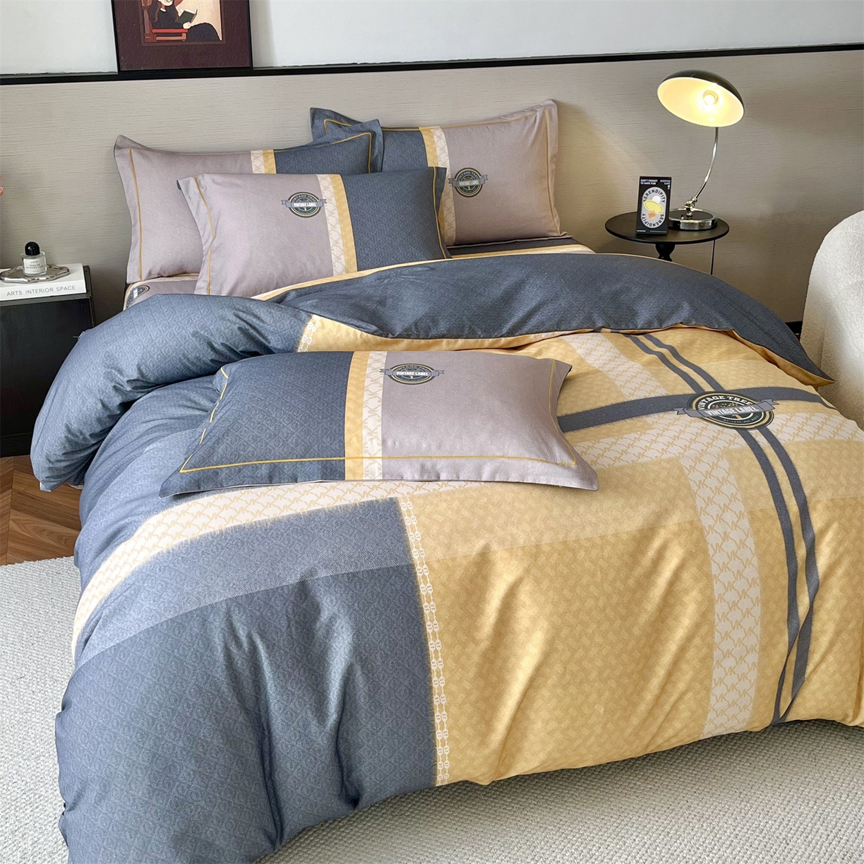 91家纺网 家纺一手货源 找家纺 曼秀琳 2025秋冬新款全棉磨毛印花四件套 爱旅生活-黄