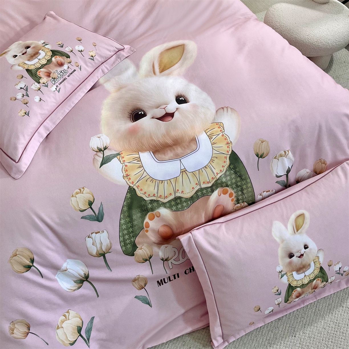 91家纺网 家纺一手货源 找家纺 曼秀琳 2025秋冬新款全棉磨毛印花四件套 开心萌兔-粉