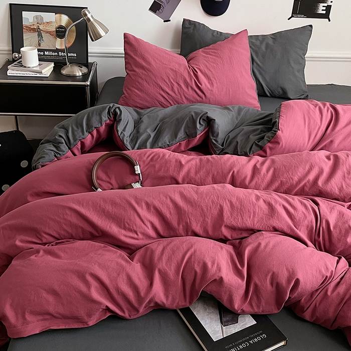 91家纺网 家纺一手货源 找家纺 梦卓家纺 2025爆款ins风超柔褶皱亲肤磨毛水洗棉四件套 石榴红深灰