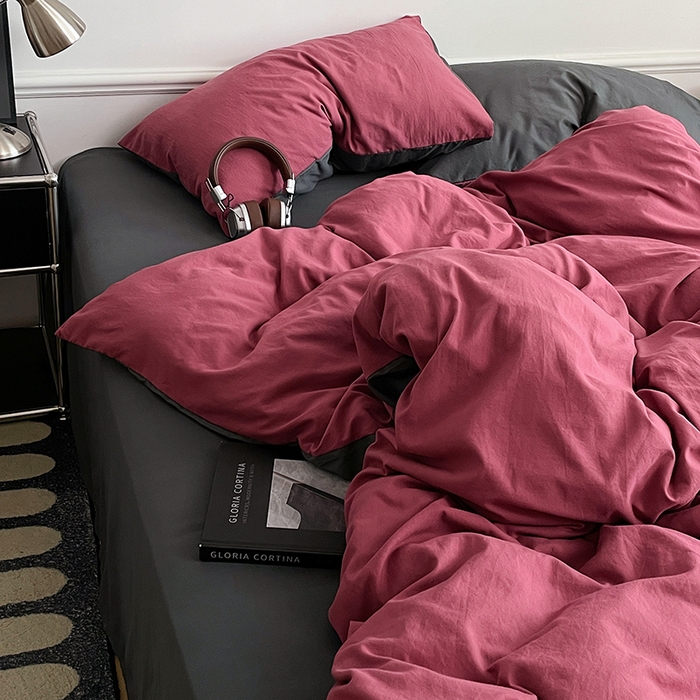 91家纺网 家纺一手货源 找家纺 梦卓家纺 2025爆款ins风超柔褶皱亲肤磨毛水洗棉四件套 石榴红深灰