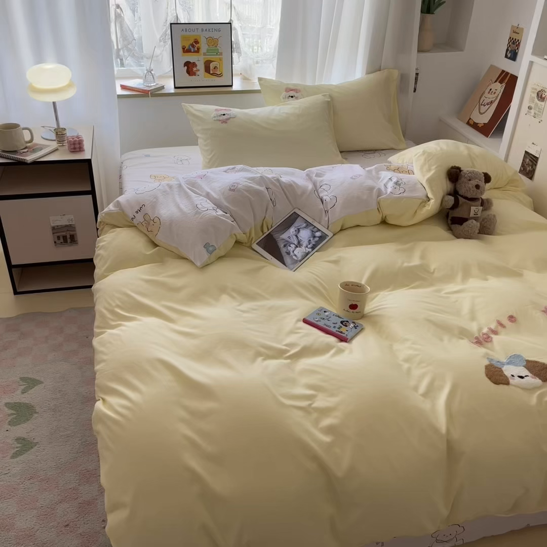 91家纺网 家纺一手货源 找家纺 茉礼 2025新款高克重水洗云朵棉毛巾绣四件套学生季可爱卡通-况味 欢乐狗狗