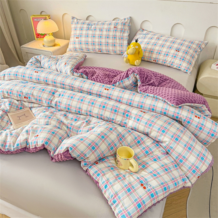 91家纺网 家纺一手货源 找家纺 小石头家纺 2025新款A类全棉纯棉印花豆豆绒大豆被冬被春秋被被子被芯 格子樱桃