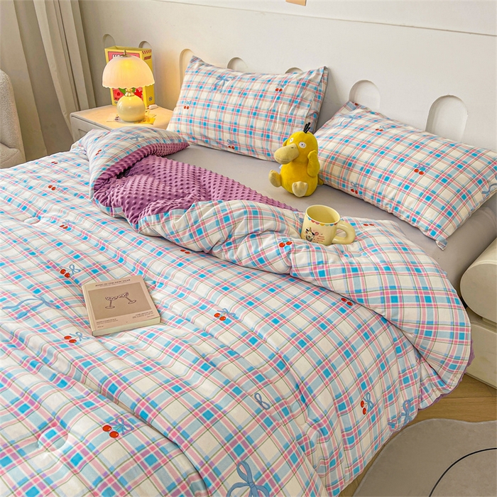 91家纺网 家纺一手货源 找家纺 小石头家纺 2025新款A类全棉纯棉印花豆豆绒大豆被冬被春秋被被子被芯 格子樱桃