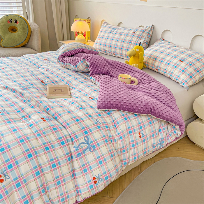 91家纺网 家纺一手货源 找家纺 小石头家纺 2025新款A类全棉纯棉印花豆豆绒大豆被冬被春秋被被子被芯 格子樱桃