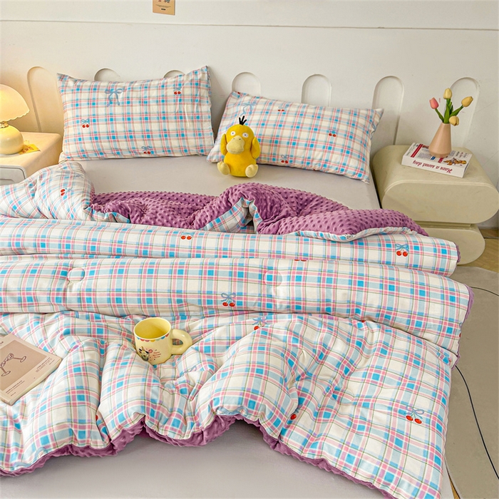91家纺网 家纺一手货源 找家纺 小石头家纺 2025新款A类全棉纯棉印花豆豆绒大豆被冬被春秋被被子被芯 格子樱桃