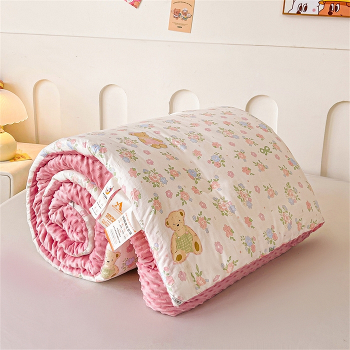 91家纺网 家纺一手货源 找家纺 小石头家纺 2025新款A类全棉纯棉印花豆豆绒大豆被冬被春秋被被子被芯 花园小熊