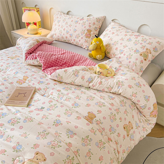 91家纺网 家纺一手货源 找家纺 小石头家纺 2025新款A类全棉纯棉印花豆豆绒大豆被冬被春秋被被子被芯 花园小熊