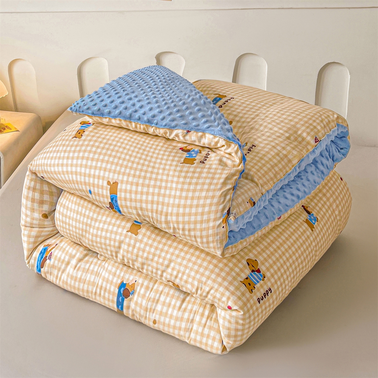 91家纺网 家纺一手货源 找家纺 小石头家纺 2025新款A类全棉纯棉印花豆豆绒大豆被冬被春秋被被子被芯 腊肠狗