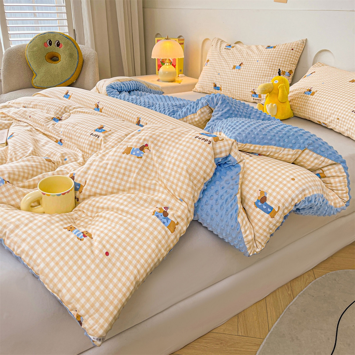 91家纺网 家纺一手货源 找家纺 小石头家纺 2025新款A类全棉纯棉印花豆豆绒大豆被冬被春秋被被子被芯 腊肠狗