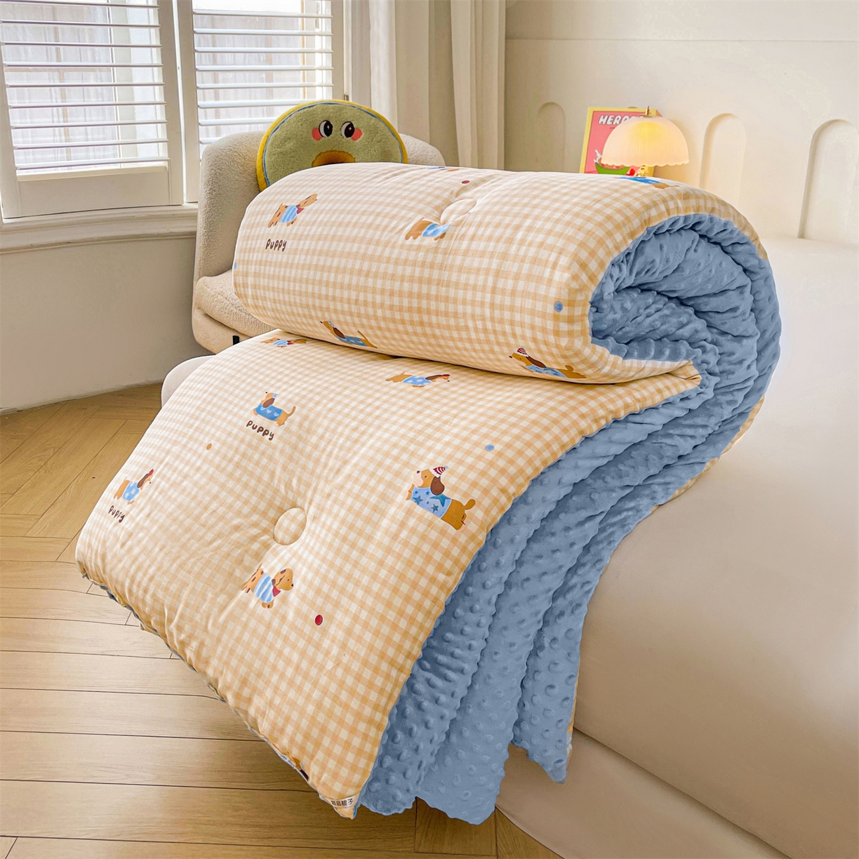 91家纺网 家纺一手货源 找家纺 小石头家纺 2025新款A类全棉纯棉印花豆豆绒大豆被冬被春秋被被子被芯 腊肠狗