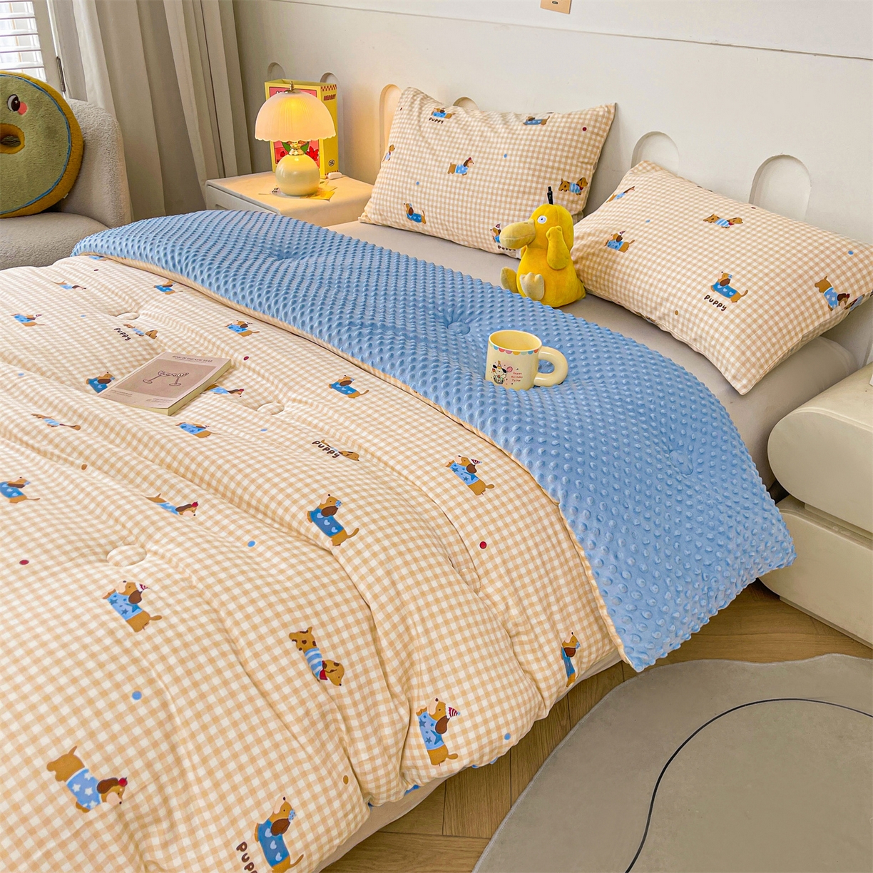 91家纺网 家纺一手货源 找家纺 小石头家纺 2025新款A类全棉纯棉印花豆豆绒大豆被冬被春秋被被子被芯 腊肠狗