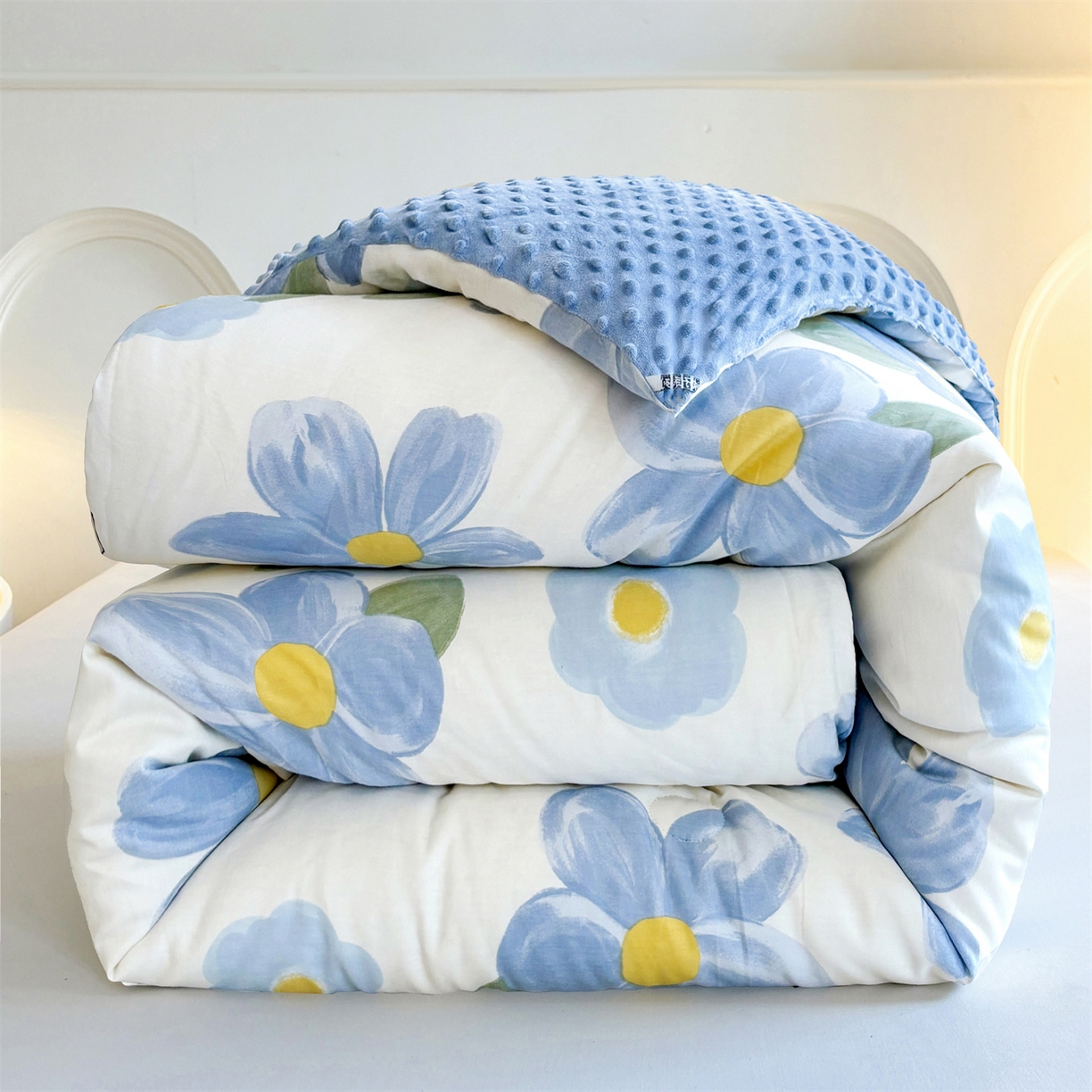 91家纺网 家纺一手货源 找家纺 小石头家纺 2025新款A类全棉纯棉印花豆豆绒大豆被冬被春秋被被子被芯 蓝色花海