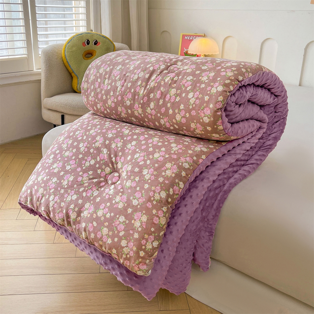 91家纺网 家纺一手货源 找家纺 小石头家纺 2025新款A类全棉纯棉印花豆豆绒大豆被冬被春秋被被子被芯 群芳争艳