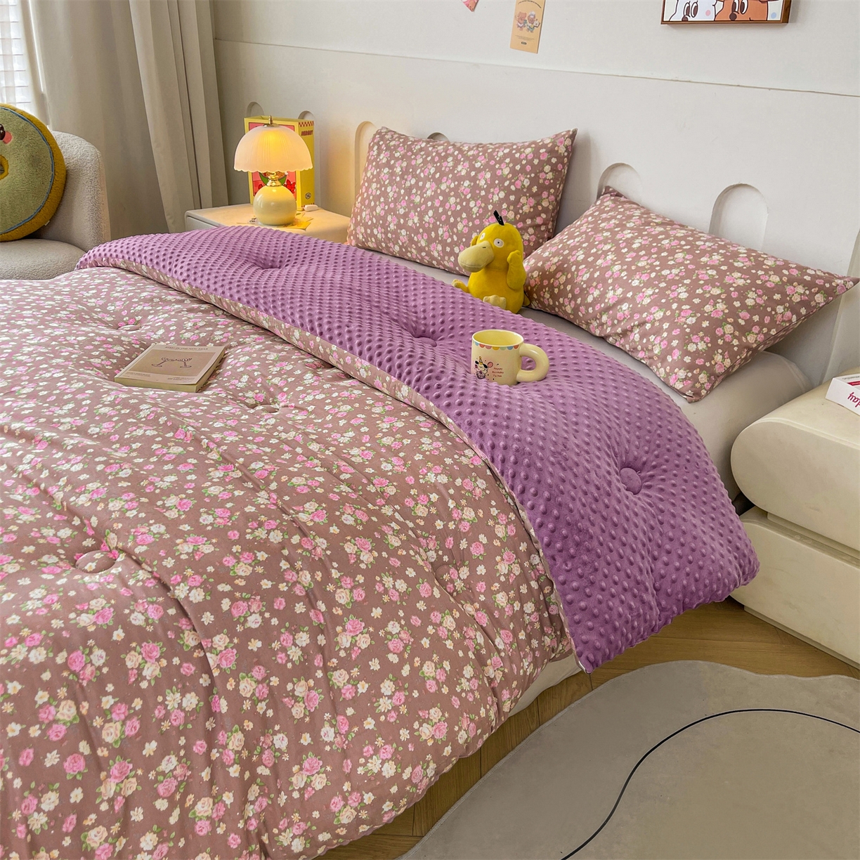 91家纺网 家纺一手货源 找家纺 小石头家纺 2025新款A类全棉纯棉印花豆豆绒大豆被冬被春秋被被子被芯 群芳争艳