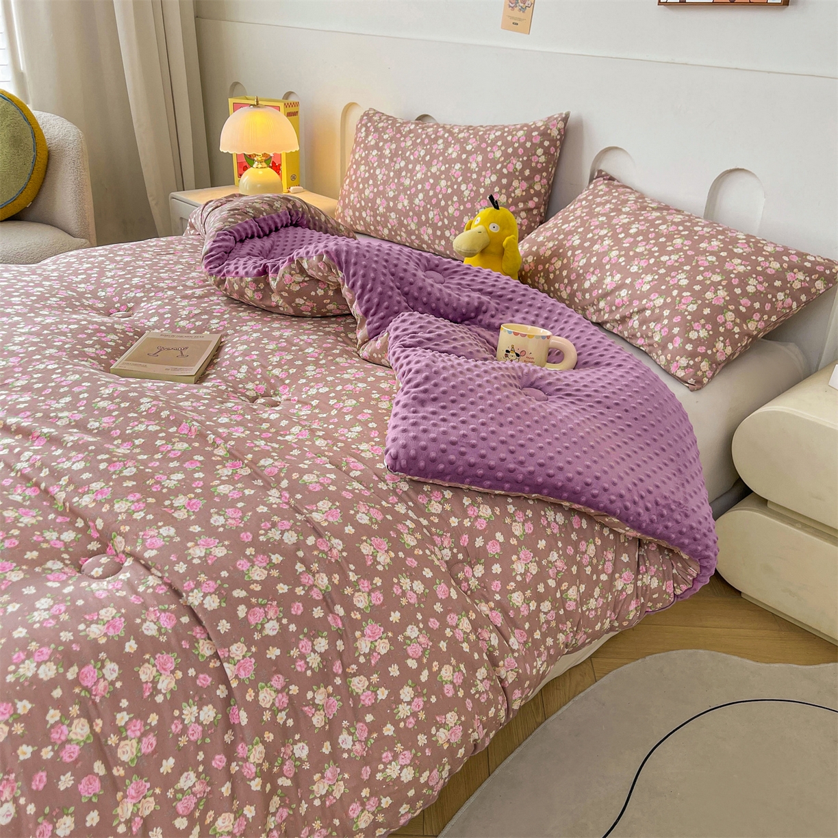 91家纺网 家纺一手货源 找家纺 小石头家纺 2025新款A类全棉纯棉印花豆豆绒大豆被冬被春秋被被子被芯 群芳争艳