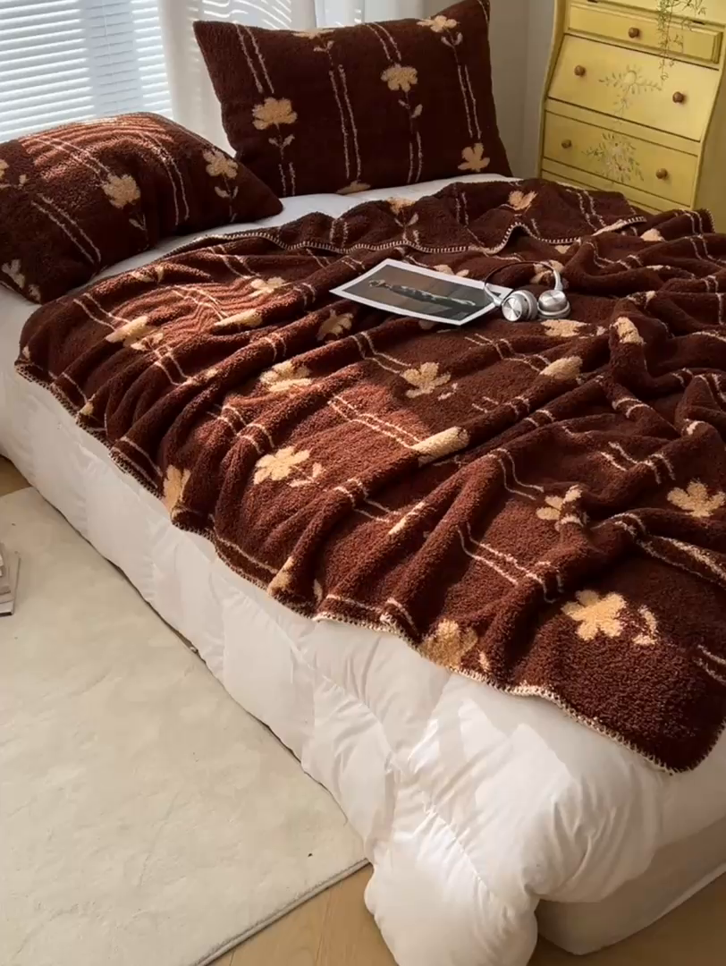 91家纺网 家纺一手货源 找家纺 舒隅家纺 A类高级感半边绒三角针毛毯毯子 花间小路