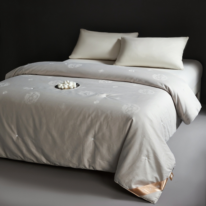 91家纺网 家纺一手货源 找家纺 金同成 2025新款婚庆被冬被子母被春秋被四季被60支全棉龙凤喜字提花蚕丝被 静雅灰