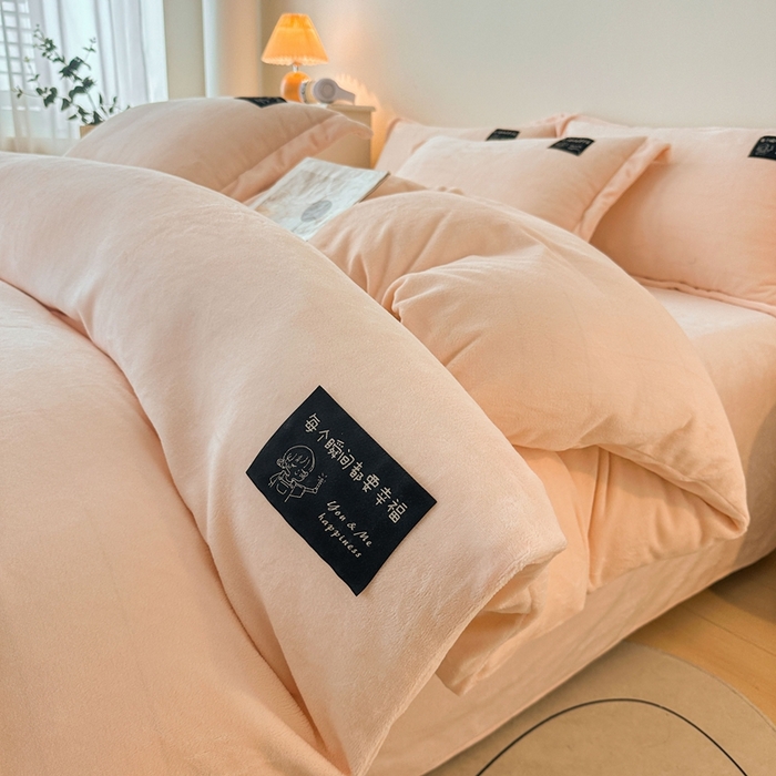 91家纺网 家纺一手货源 找家纺 （总）莱越家纺 2025新款高克重牛奶绒纯色贴标款四件套（8斤重）
