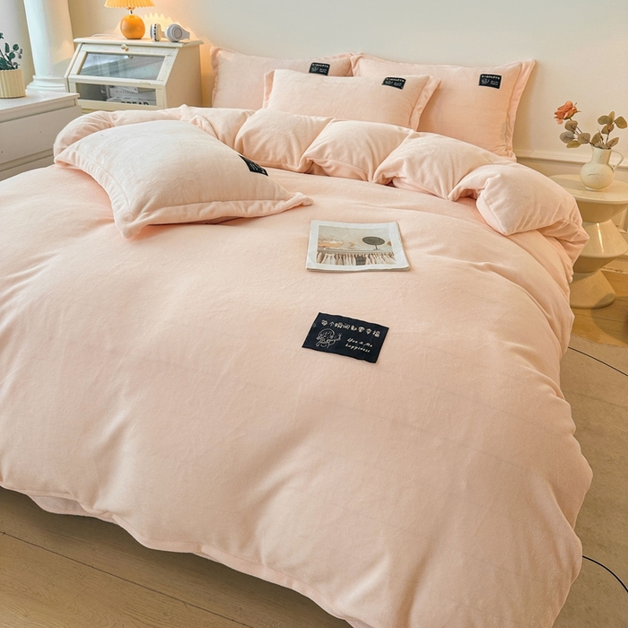 91家纺网 家纺一手货源 找家纺 （总）莱越家纺 2025新款高克重牛奶绒纯色贴标款四件套（8斤重）