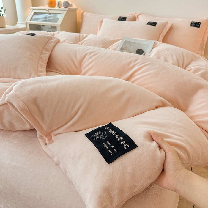 91家纺网 家纺一手货源 找家纺 （总）莱越家纺 2025新款高克重牛奶绒纯色贴标款四件套（8斤重）