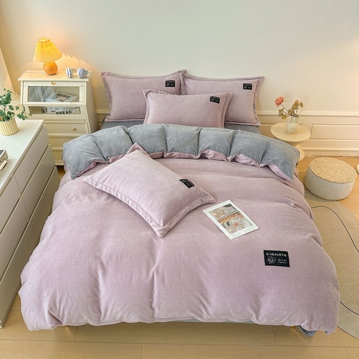 91家纺网 家纺一手货源 找家纺 莱越家纺 2025新款高克重牛奶绒纯色贴标款四件套（8斤重） 贴标-典雅紫+绅士灰