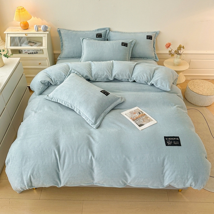 91家纺网 家纺一手货源 找家纺 莱越家纺 2025新款高克重牛奶绒纯色贴标款四件套（8斤重） 贴标-天蓝