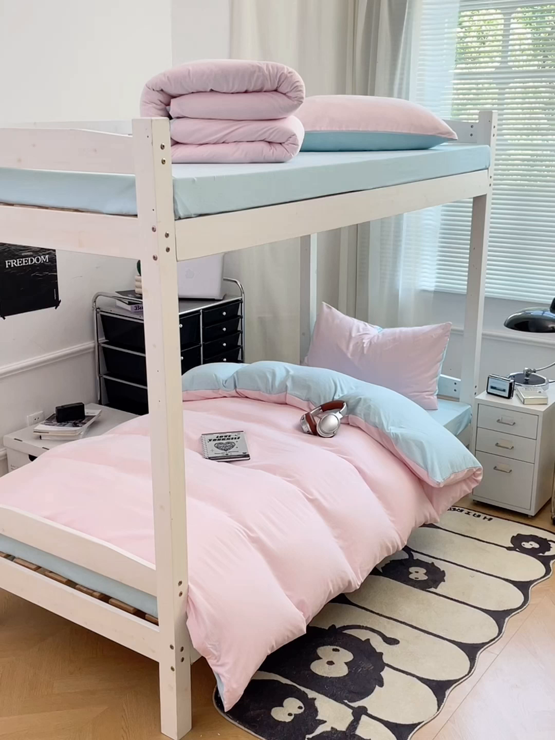 91家纺网 家纺一手货源 找家纺 梦卓家纺 2025新款学生宿舍上下铺纯色水洗棉三件套 草莓冰