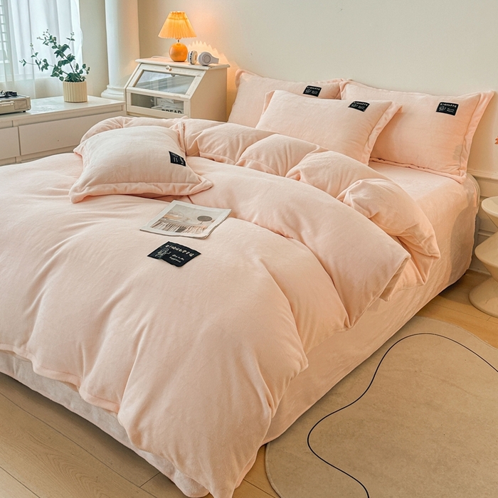 91家纺网 家纺一手货源 找家纺 莱越家纺 2025新款高克重牛奶绒纯色贴标款四件套（8斤重） 贴标-淡雅玉