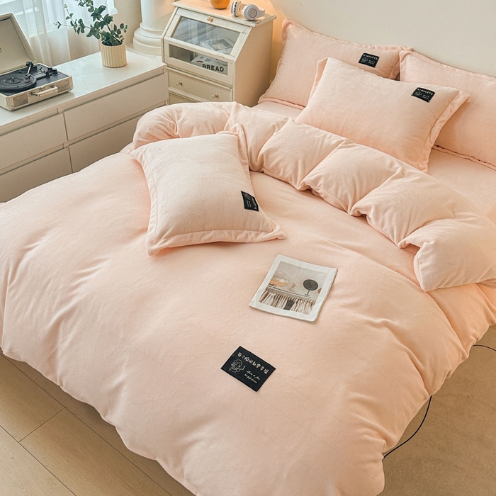 91家纺网 家纺一手货源 找家纺 莱越家纺 2025新款高克重牛奶绒纯色贴标款四件套（8斤重） 贴标-淡雅玉